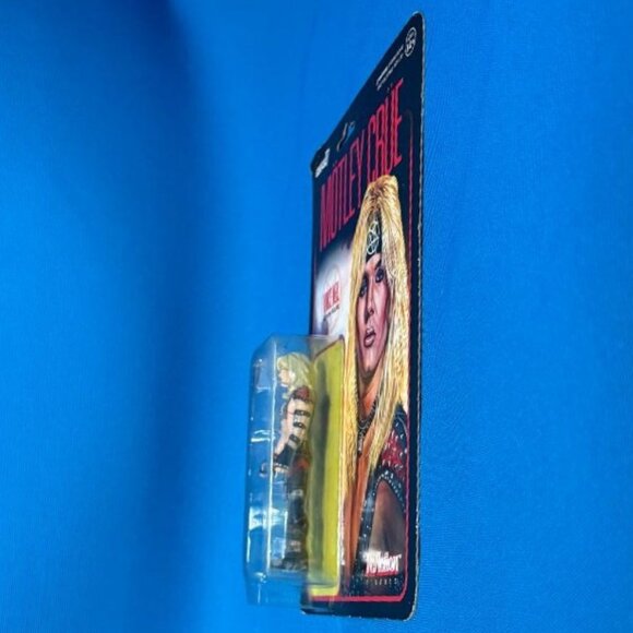 NEW ~ MOTLEY CRUE ~ VINCE NEIL ~ SHOUT AT THE DEVIL ~ COLLECTIBLE ACTION FIGURE - Picture 4 of 10
